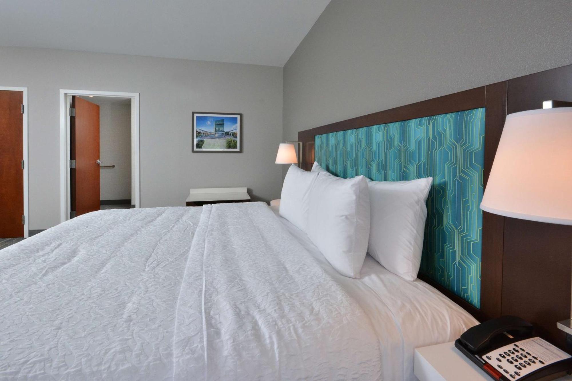 Hampton Inn & Suites Charlotte North I 485 Exteriör bild